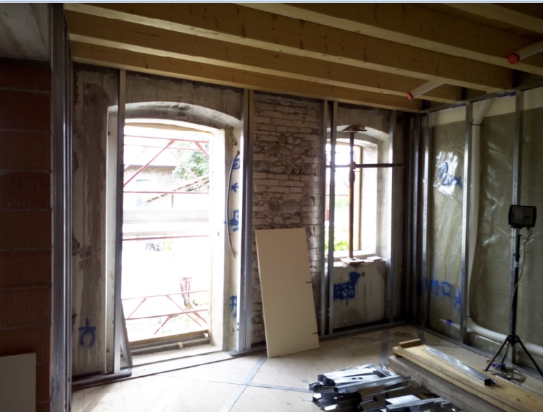 Cantiere. Là dove lo Showroom di porte e finestre brucia la cassa