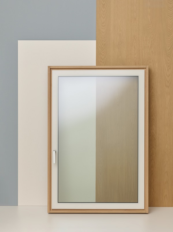 Finestra in alluminio/legno con vetro protagonista
