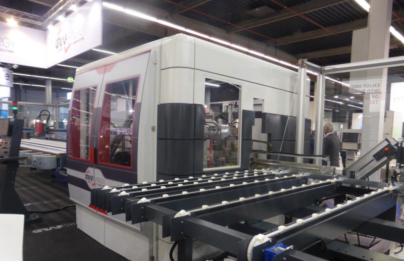 Grafsynergy al Serramentour con nuove macchine per serramenti