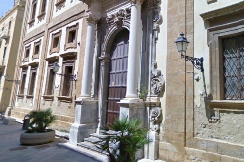 Incidente a scuola. Studentessa ferita da una finestra a Trapani