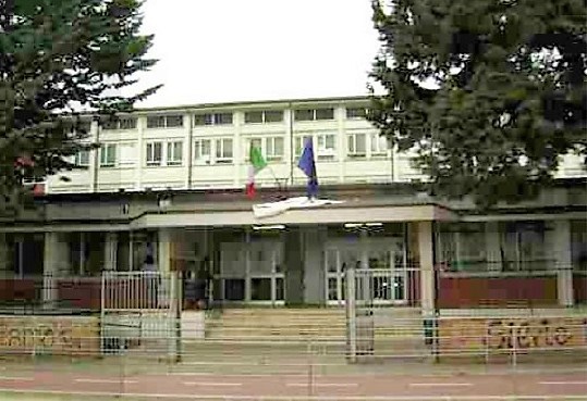 Mala Scuola in Abruzzo. Cade finestra su due liceali