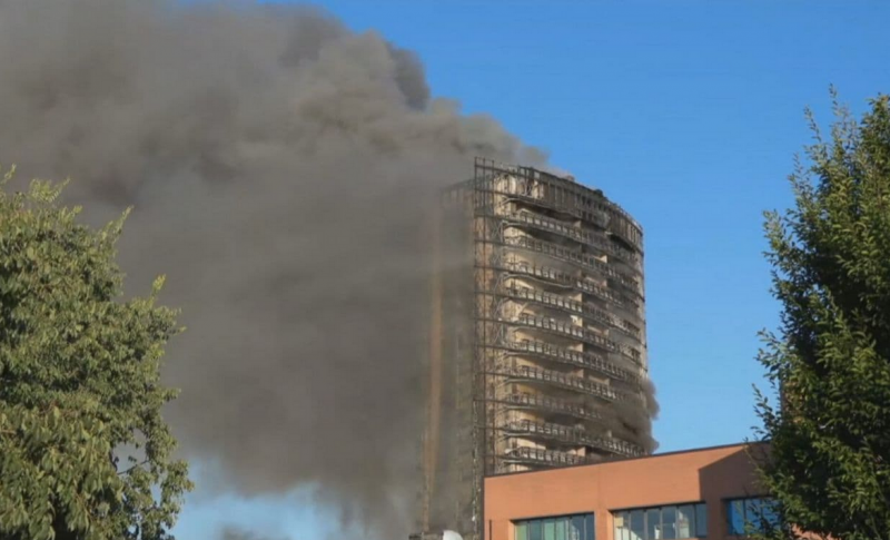 Incendio a Milano. Rivestimento e cappotto sotto accusa