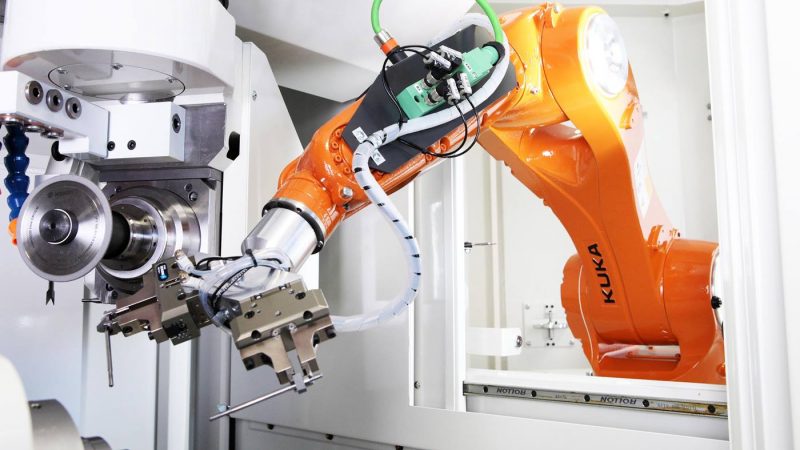 Robot per la produzione di finestre, porte e facciate in alluminio