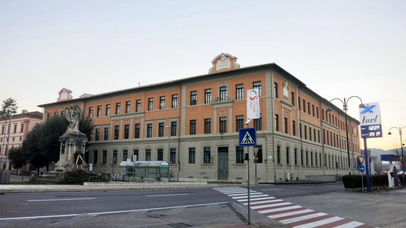 Incidente a Rieti. Finestra cade su allievo. La Provincia ripara