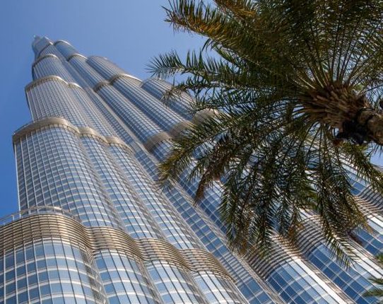 Dubai: mega grattacieli, vento e vetri